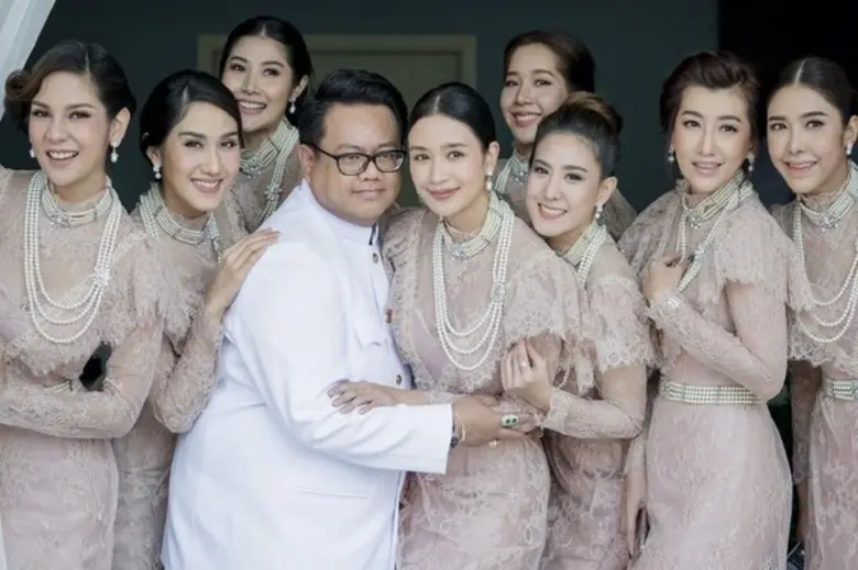 อลังการพีคสุด แฟชั่นซุปตาร์สุดยิ่งใหญ่ 16 ปี ฟินาเล่เวดดิ้งสตูดิโอ