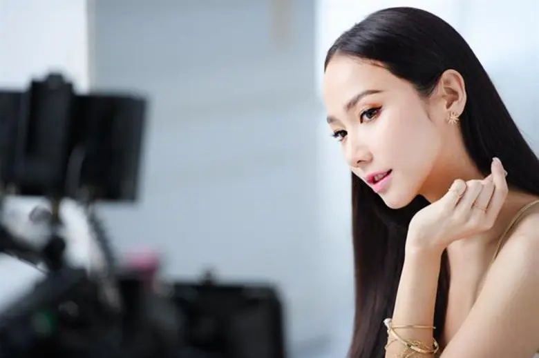 เพราะเป็นนางเอกเบอร์หนึ่งที่ดูเด็ก และผิว...