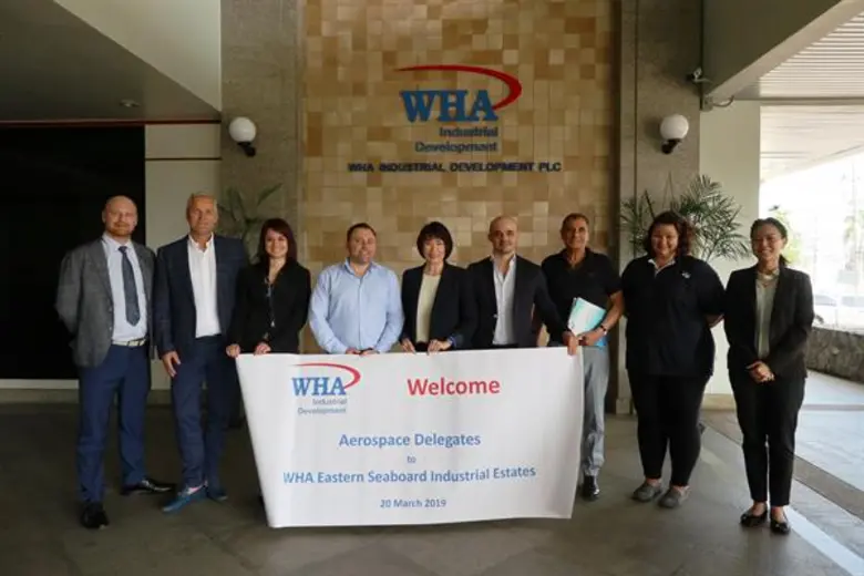 นางสาวศิญาภัสร์ จันทไชยโรจน์ (กลาง) ผู้อำ...