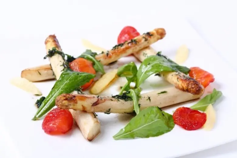 ห้องอาหารเรดสกาย ชั้น 55 โรงแรมเซ็นทาราแก...