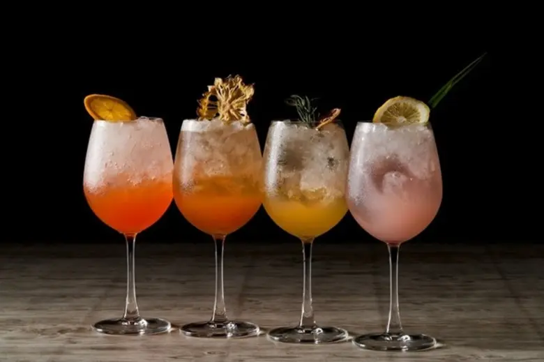 Poolside ชั้น 8 โรงแรมปทุมวัน ปริ๊นเซส ขอ...