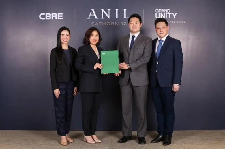 ปัฐวิน วงศ์เสถียร (ที่ 3 จากซ้าย) ผู้อำนว...