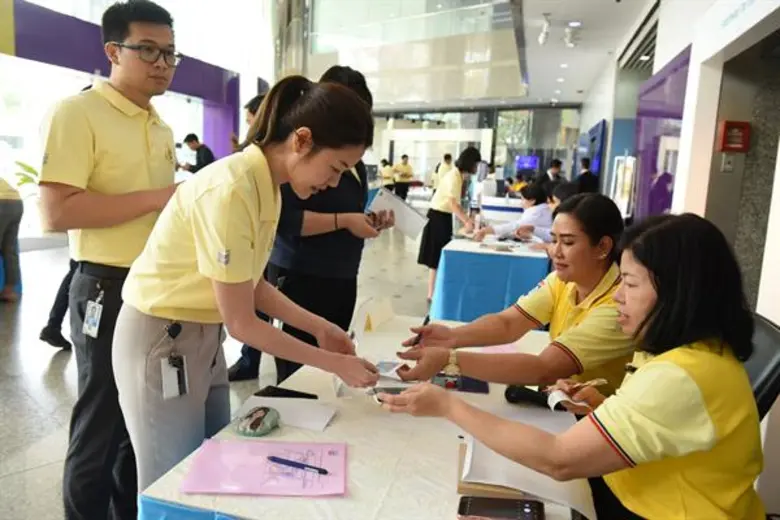 ชาวเชฟรอนน้อมใจร่วมเฉลิมพระเกียรติ พระราชพิธีบรมราชาภิเษก จัดกิจกรรมทำบุญตักบาตรและบริจาคเงินให้แก่ 10 องค์การสาธารณกุศล