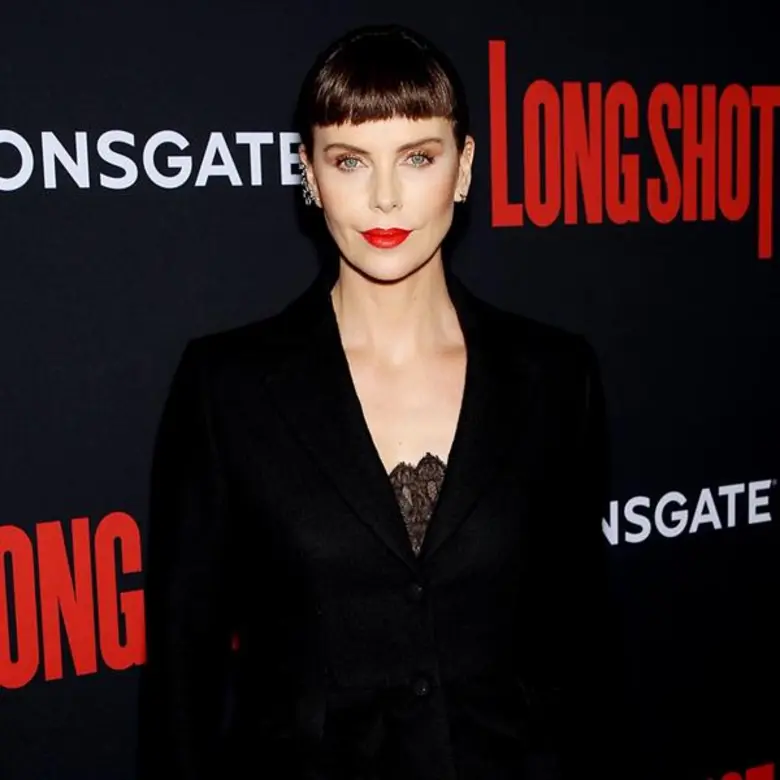 Movie Guide: “ชาลิซ เธอรอน” โนแคร์! ควง “เซธ โรเกน” เปิดตัว “LONG SHOT” รอบเวิลด์พรีเมียร์ รักต่างชั้นของตัวแม่ ยืนหนึ่งหนังโรแมนติก-คอมมาดี้ที่ต้องดู