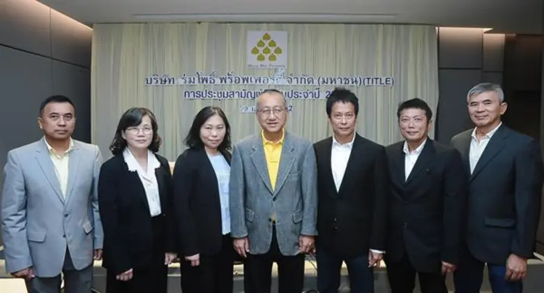 คุณสุวิช ล่ำซำ (กลาง) ประธานกรรมการ,คุณเด...