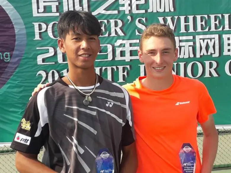 "กษิดิศ" ได้รองแชมป์เดี่ยว-ผงาดแชมป์คู่หวดที่จีน