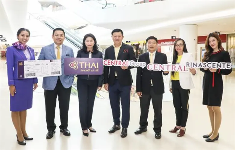 นางปรียาศิริ เชื้อเทศ (ที่ 3 จากซ้าย) ผู้...