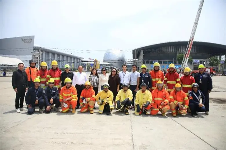 คณะผู้บริหารบริษัท อิมแพ็ค เอ็กซิบิชั่น แ...