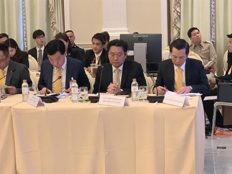 นายกฯ นั่งหัวโต๊ะคณะกรรมการ อีอีซี ย้ำพัฒนากำลังคนดิจิทัลสำคัญ สั่งยกระดับแรงงานไทยทุกระดับ รองรับอุตสาหกรรมในอนาคต นำร่องอีอีซี โมเดล ชี้หากได้ผล ขยายไปยังทุกเขตทั่วประเทศ