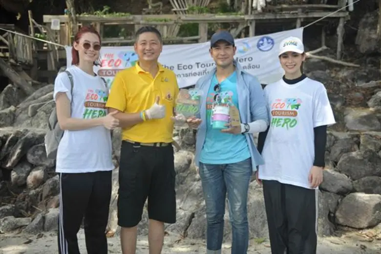 เกรท วรินทร พร้อมแฟนคลับ ร่วมกิจกรรม The Eco Tourism Hero เก็บขยะที่เกาะช้าง