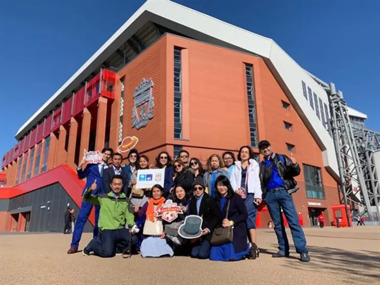 บมจ.กรุงไทย-แอกซ่า ประกันชีวิต นำโดย นางภ...