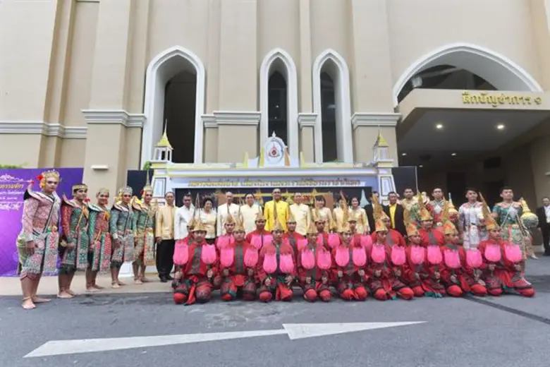 นายกรัฐมนตรี-ครม.ชมการแสดงมหรสพสมโภช เนื่องในงานพระราชพิธีบรมราชาภิเษก