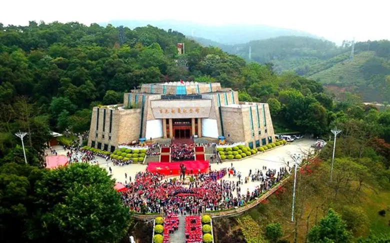 สมาคมนักปีนเขาจีน รัฐบาลท้องถิ่นเมืองไป่เ...