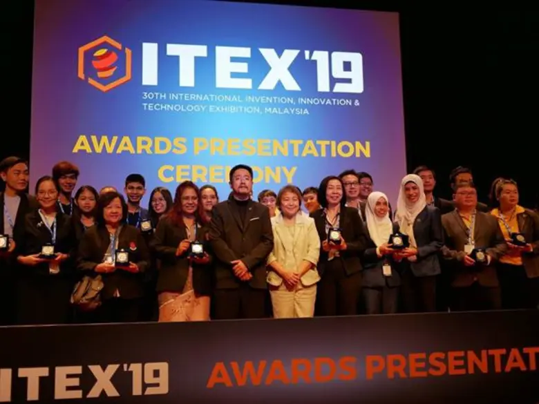 นักวิจัย “ศูนย์วิทยาศาสตร์ฮาลาล จุฬาฯ” คว้าเหรียญเงิน เวทีประกวดสิ่งประดิษฐ์และนวัตกรรมนานาชาติ “30th International Invention Innovation & Technology Exhibition” (ITEX'19) ณ กรุงกัวลาลัมเปอร์ ประเทศมาเลเซีย