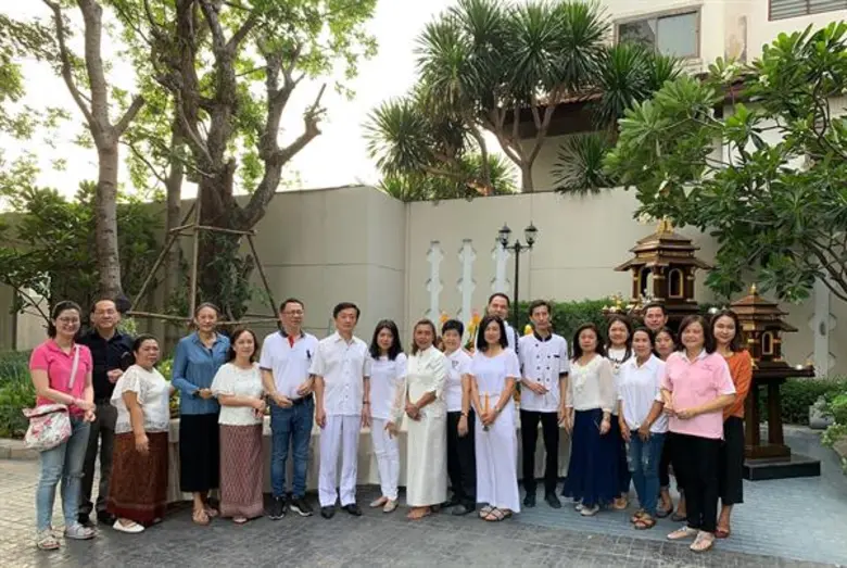 ดร.อภิชัย เตชะอุบล (ที่ 7 จากซ้าย) ประธาน...