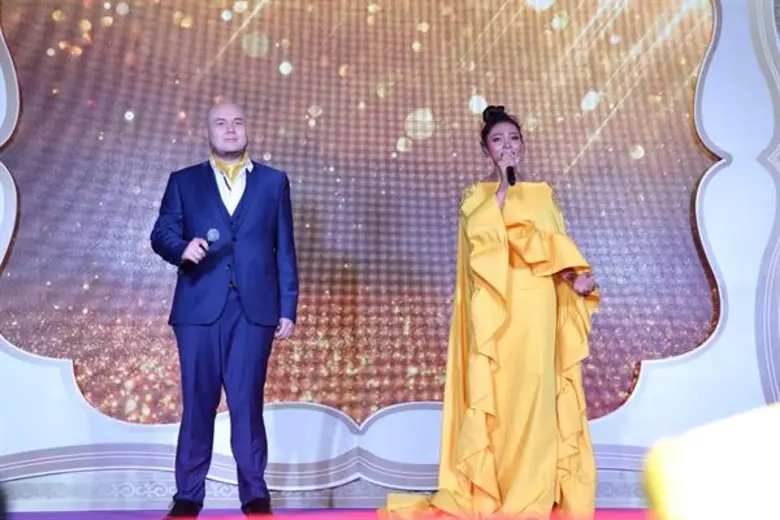 เหล่าเซเลบริตี้รวมดวงใจถวายความจงรักภักดีเนื่องในโอกาสมหามงคลพระราชพิธีบรมราชาภิเษกพระบาทสมเด็จพระเจ้าอยู่หัว ในงานแถลงข่าวเปิดตัวภาพยนตร์ประกอบบทเพลงสรรเสริญพระบารมี