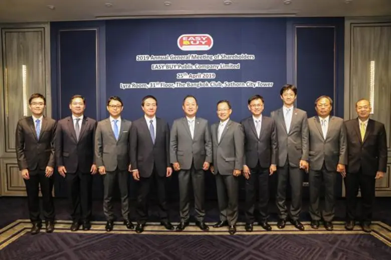 มร. ฮิโตชิ โยโกฮามา (คนที่ 6 จากขวา) ประธ...