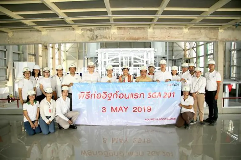 นายประธาน ไชยประสิทธิ์ (ที่ 9 จากซ้าย) รอ...