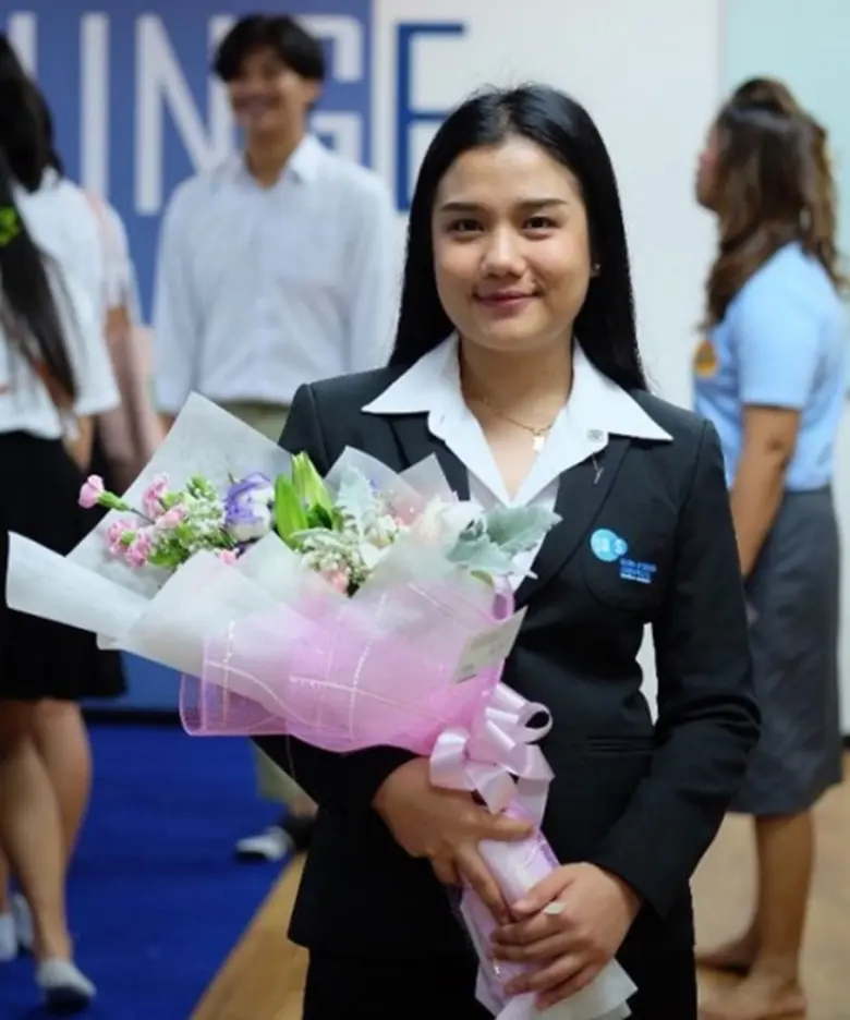 "พลอย" รุ่งทิพย์ เหลืองจริยากุล นักศึกษาส...