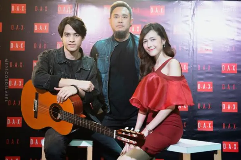 เมื่อความจริงกับความฝันสวนทางกัน..คุณจะเลือกอะไร? "...