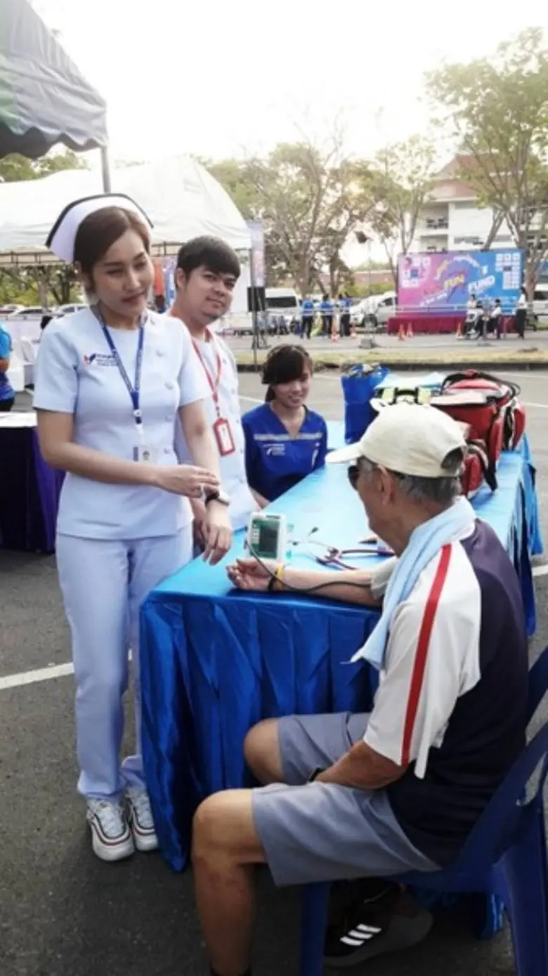 โรงพยาบาลวิชัยเวช อินเตอร์เนชั่นแนล อ้อมน้อย ให้การสนับสนุนหน่วยรถพยาบาลเคลื่อนที่	