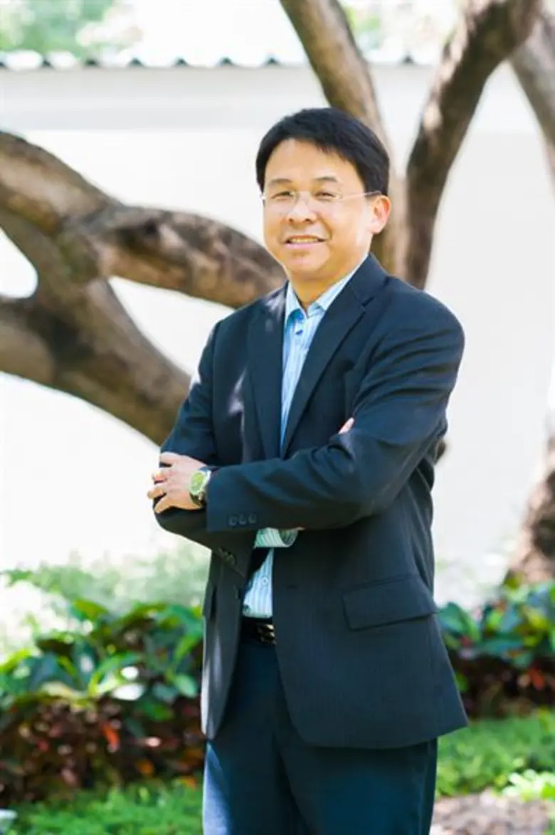 นายสุภัค ลายเลิศกรรมการอำนวยการ และประธาน...