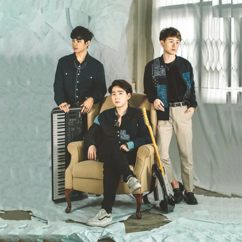 ปิ่น ปิ่นมนัส เลิศสินอุดม (กีตาร์), อาร์ม...