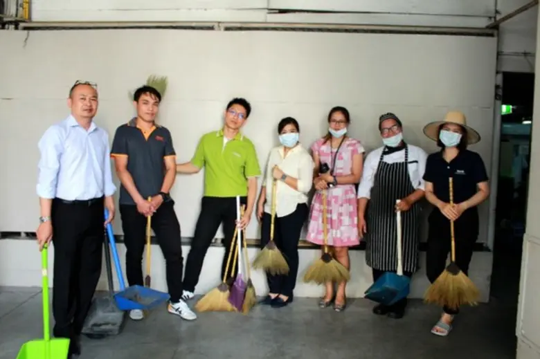 ฝ่ายบริหารและพนักงาน โรงแรมดุสิตดีทู และด...