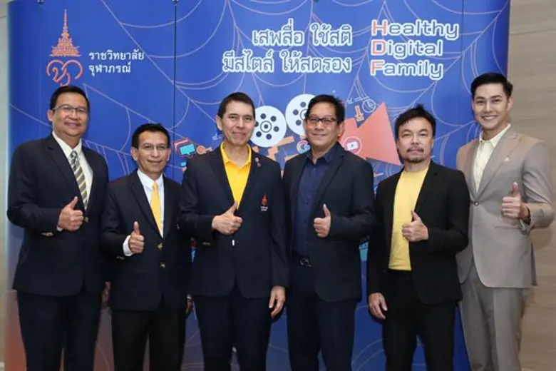 พบหนุ่มแอมป์ พีรวัศ กุลนันท์วัฒน์ นักแสดง...