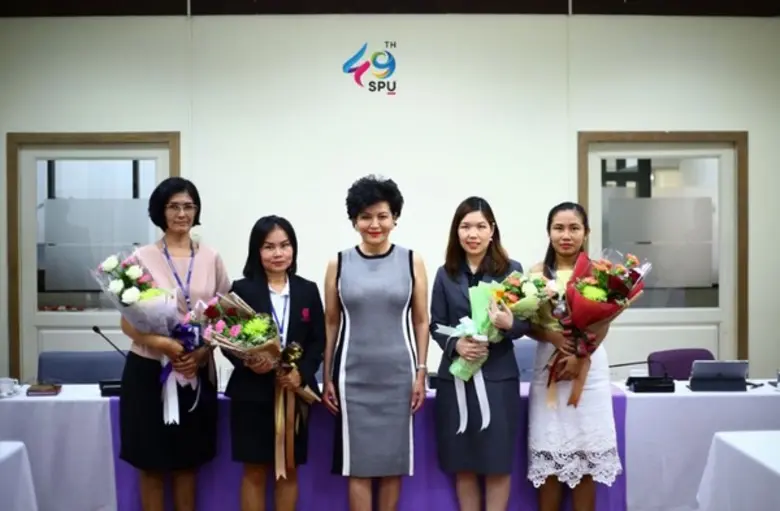 อธิการบดีมหาวิทยาลัยศรีปทุม พร้อมด้วยคณะผ...