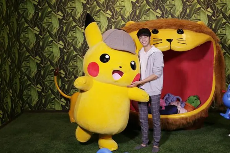 แฟนโปเกมอนห้ามพลาด! เตรียมเดินทางสู่เมืองไรม์ ซิตี้ พร้อมกับพระเอกสุดฮอต "ออกัส วชิรวิชญ์"ใน "โปเกมอน ยอดนักสืบพิคาชู ทีวีสเปเชียล" คืนวันพฤหัสบดีที่ 16 พ.ค. นี้