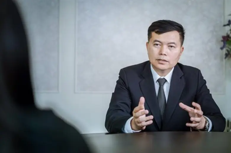 สพฉ.แนะวิธีปฐมพยาบาลเบื้องต้นเด็กติดในรถ ย้ำหากพบเหตุให้รีบโทรแจ้งสายด่วน 1669 หากพบเด็กไม่หายใจให้รีบทำ CPR ระบุวิธีที่จะช่วยให้เด็กปลอดภัยที่สุดคือสอนให้เด็กหัดเปิดล็อคประตูรถ บีบแตร เปิดกระจกรถเพื่อตะโกนขอความช่วยเหลือ พร้อมเตือนคุณครูจัดทำเช็คลิสต์เด็