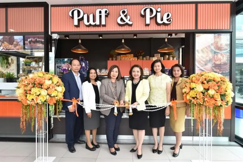 นางวรางคณา ลือโรจน์วงศ์ (ที่ 4 จากซ้าย) ก...