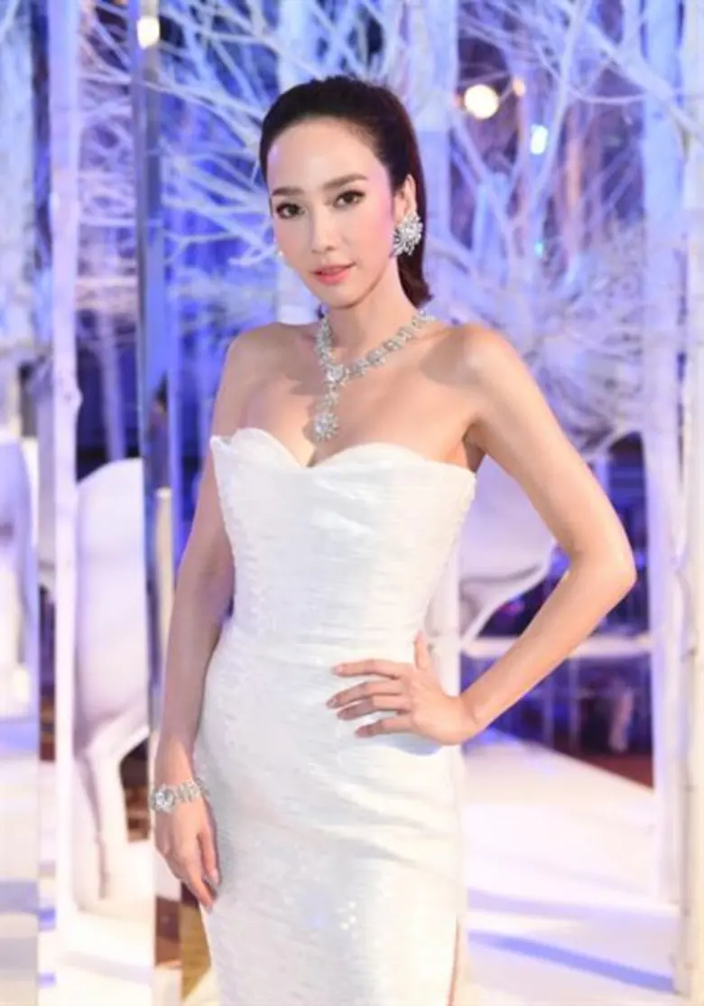 ซุปตาร์ตัวแม่ 'อั้ม-พัชราภา ไชยเชื้อ' เตร...