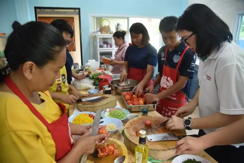 บ๊อช จับมือมูลนิธิมือต่อมือ เปิดศูนย์ชุมชน “เรือนม่วงมะปราง” ส่งเสริมผู้ด้อยโอกาสสร้างครอบครัวเข้มแข็ง ผ่านการพัฒนาทักษะอาชีพให้พึ่งพาตนเอง