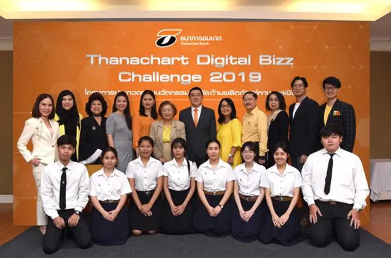 นายธีรชาติ จิรจรัสพร (ที่ 7 จากซ้าย) ผู้ช...