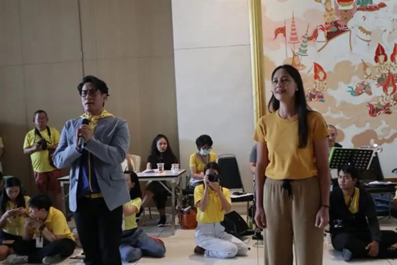 เบิร์ด - ธงไชย ปลื้มปีติ ในโอกาสร่วมแสดงละคร “ในสวนฝัน ผสานใจภักดิ์จงรักนฤบดี” หนึ่งในการแสดงมหรสพสมโภช เนื่องในโอกาสมหามงคลพระราชพิธีบรมราชาภิเษก