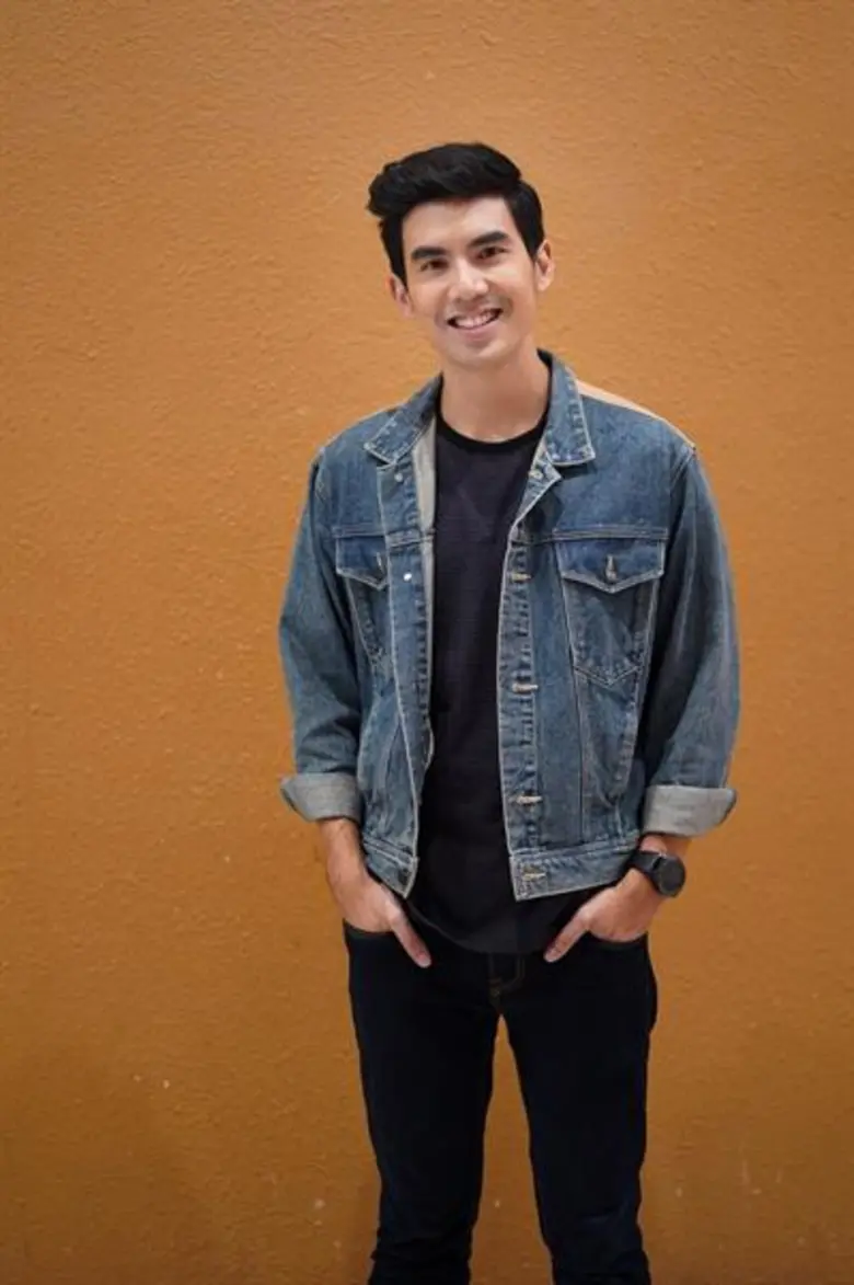 จัดเป็นนักแสดงอารมณ์ดีอีกหนึ่งคนที่มีหัวใ...