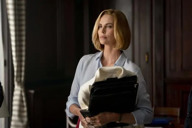 คนละชั้น คนละขั้ว สู่ความรักจับใจคุณจนอยู่หมัดขยี้ให้หนัก! ส่งตัวอย่าง “LONG SHOT” สุดโรแมนติก!“เซธ โรเกน” เสี่ยงจีบ “ชาร์ลิซ เธอรอน” ผู้หญิงตัวแม่แห่งอเมริกา