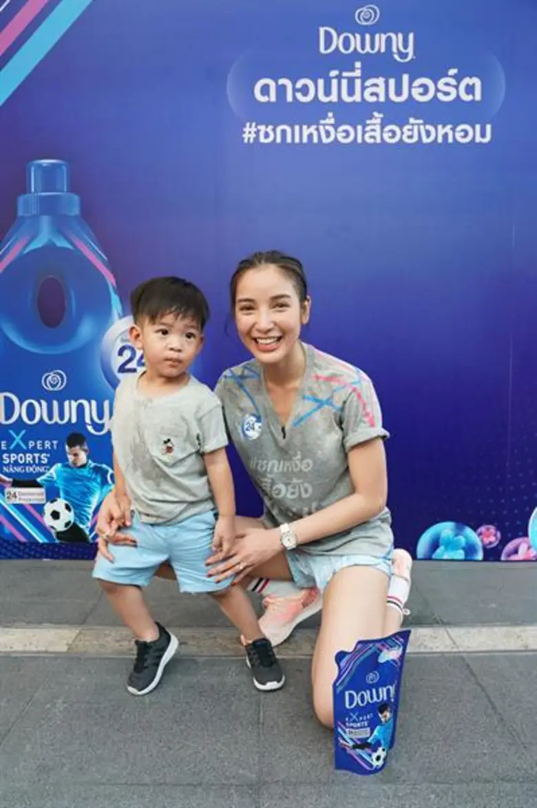 แพท ณปภา ควงน้องเรซซิ่ง ชวนกองทัพดารา – เน็ตไอดอล วิ่งสู้เหงื่อ พิสูจน์ความหอมพร้อมป้องกันกลิ่นอับจากดาวน์นี่สปอร์ต #ซกเหงื่อเสื้อยังหอม
