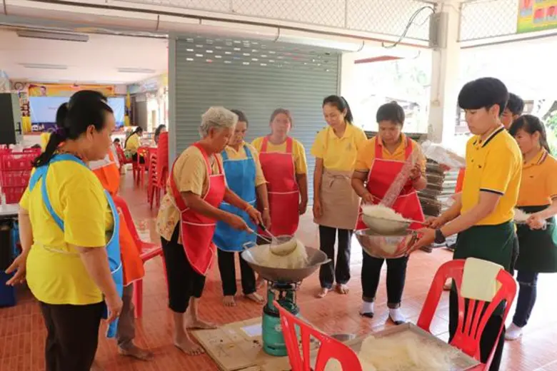 จัดโครงการสืบค้นอัตลักษณ์และพัฒนาผลิตภัณฑ์ OTOP บ้านบุ่ง อ.พรหมพิราม จ.พิษณุโลก เพิ่มคุณค่าและมูลค่า สู่ชุมชนเข้มแข็งและยั่งยืน