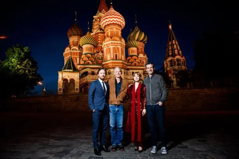 เรียกได้ว่าการเดินสายโปรโมทของเหล่ามนุษย์...