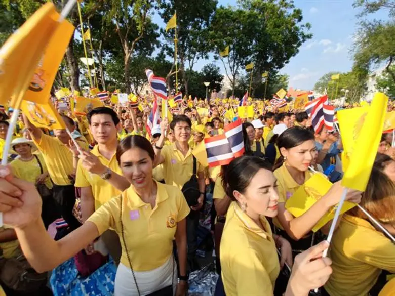 อาร์เอส กุ้ง สุธิราช นำทัพศิลปินดารา ร่วมรับเสด็จ ในหลวง ร. 10 ออกสีหบัญชร