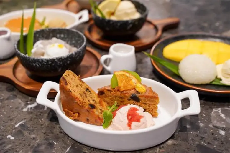 สีฟ้าจัดไอศกรีมโฮมเมดลดร้อน ให้ชุ่มลิ้น ชื่นใจ กับสตรอเบอร์รี่ฟรุ๊ตเค้ก และคอฟฟี่คาราเมลคัสตาร์ด พร้อมโปรโมชั่นพิเศษ “สวีทซัมเมอร์” ทุกวันศุกร์ ตลอดเดือนพฤษภาคมนี้