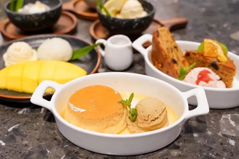 สีฟ้าจัดไอศกรีมโฮมเมดลดร้อน ให้ชุ่มลิ้น ชื่นใจ กับสตรอเบอร์รี่ฟรุ๊ตเค้ก และคอฟฟี่คาราเมลคัสตาร์ด พร้อมโปรโมชั่นพิเศษ “สวีทซัมเมอร์” ทุกวันศุกร์ ตลอดเดือนพฤษภาคมนี้