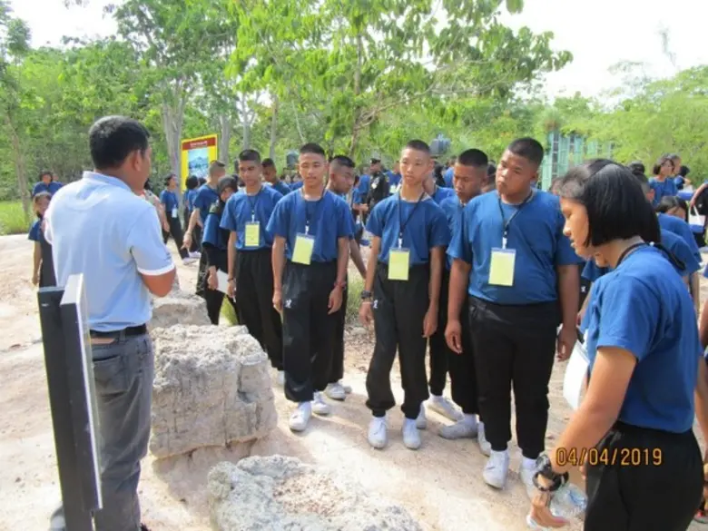 นักเรียนโรงเรียนทุนพระราชทาน รุ่นที่ 21 น...