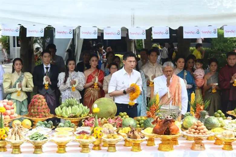 “ช่อง 8” บวงสรวง ละครพีเรียด “เล่ห์รัญจวน” ดึง “ไนกี้-ฝ้าย-เบนซ์-แตงโม” ประชันฝีมือ