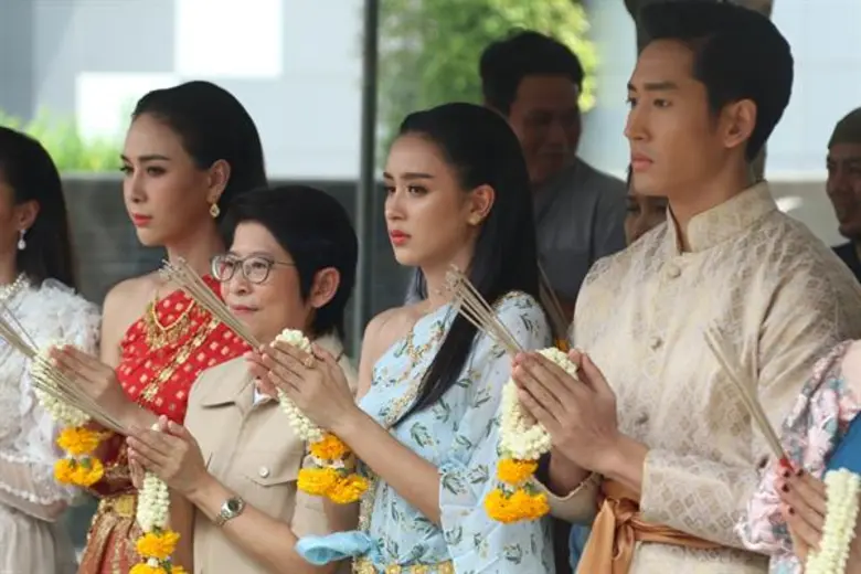 “ช่อง 8” บวงสรวง ละครพีเรียด “เล่ห์รัญจวน” ดึง “ไนกี้-ฝ้าย-เบนซ์-แตงโม” ประชันฝีมือ