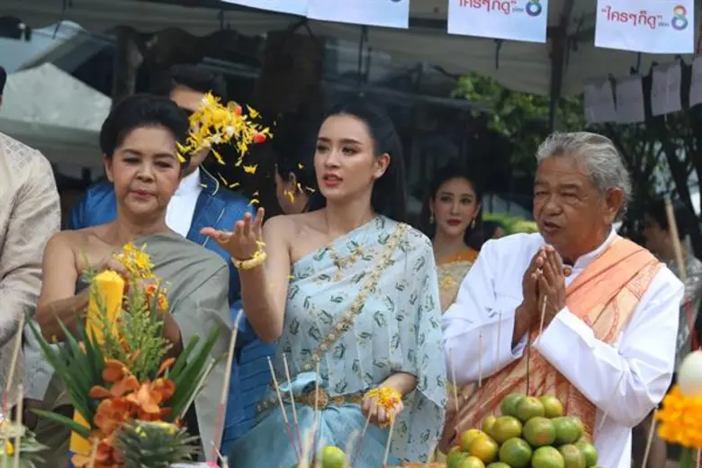 “ช่อง 8” บวงสรวง ละครพีเรียด “เล่ห์รัญจวน” ดึง “ไนกี้-ฝ้าย-เบนซ์-แตงโม” ประชันฝีมือ