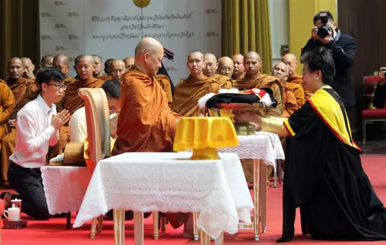 พีบีไอซี มธ. ถวายปริญญาศิลปศาสตรดุษฎีบัณฑิตกิตติมศักดิ์ สาขาอินเดียศึกษา  คนแรกของประเทศ แด่ พระครูภาวนาวิริยวัฒน์